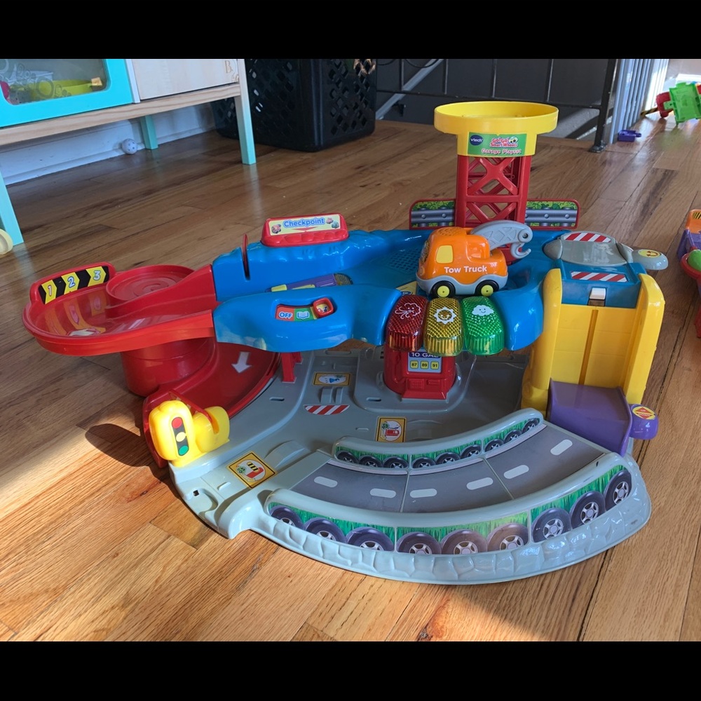 Vtech Go Go Smart Wheels Car Garage and Tow Truck